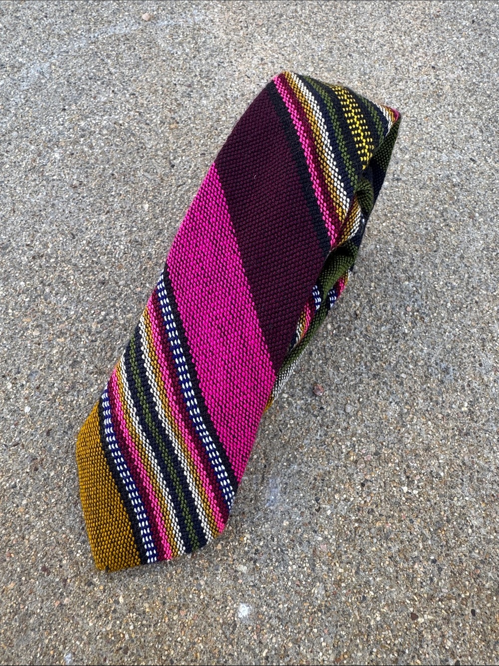 Men's Woven Stripe Skinny Necktie in Fuchsia and Mustard